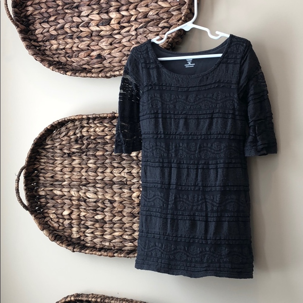 🐨 OLD NAVY Lace Overlay Dress